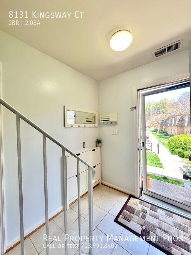 Photo - 8131 Kingsway Ct