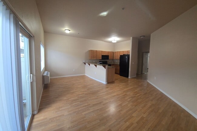 Photo - For Rent – Spacious 3 Bedroom Condo in Promenade Condos