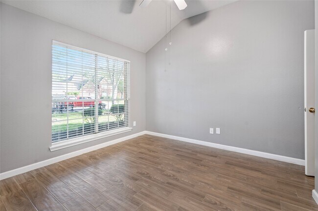 Photo - 5112 Carefree Dr