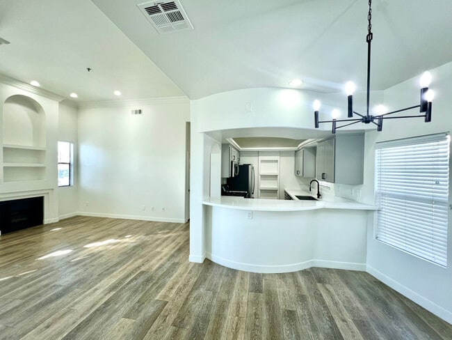 Photo - 4623 Willis Ave Unidad 305