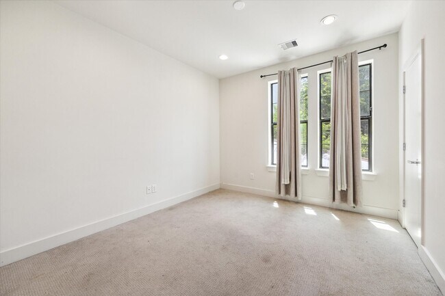 Photo - 1703 Weber St