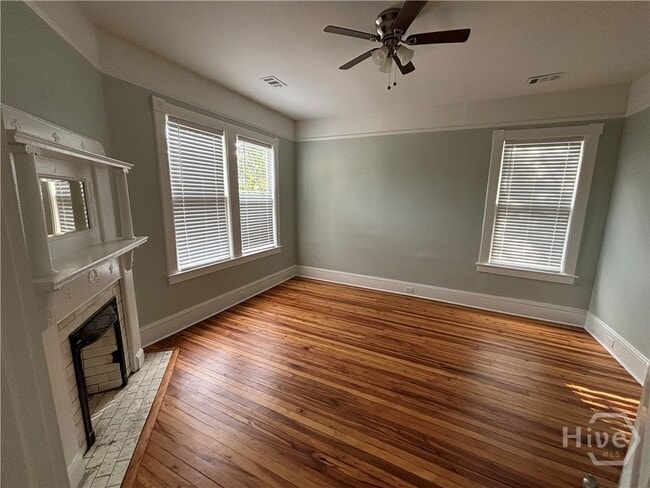 Building Photo - 225 W 40th St Rental