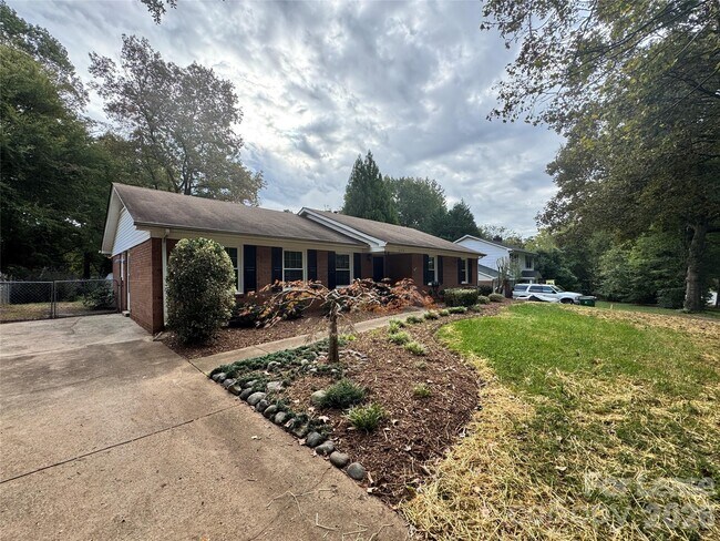 Photo - 6314 Harrisburg Rd