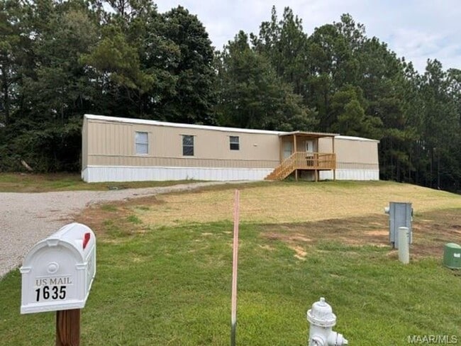 Building Photo - 1635 Pine Lake Dr