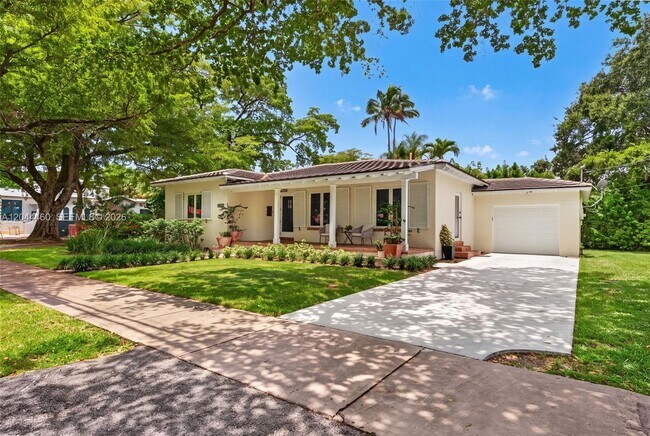 Photo - 1710 Segovia St