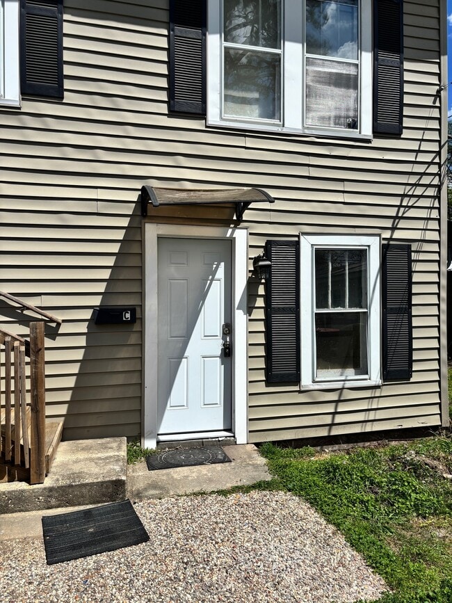 Building Photo - 1514 W University Ave