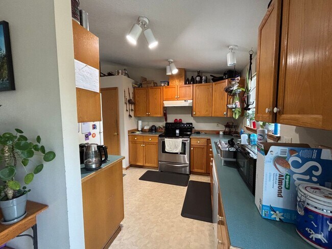 Photo - Spacious 3BR/2BA Home in Bend with Vaulted...