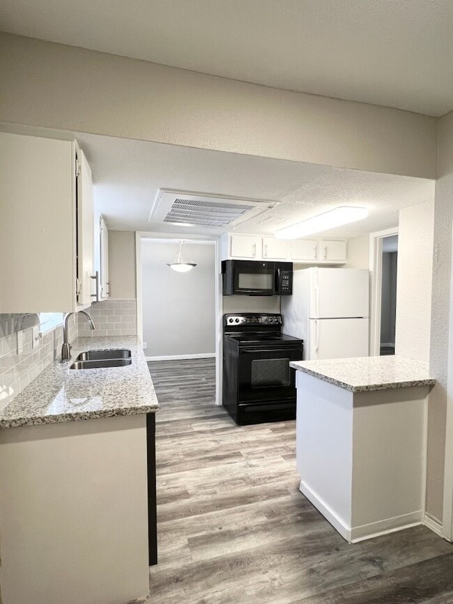 Building Photo - 6200 W Tidwell Rd Unit 1109