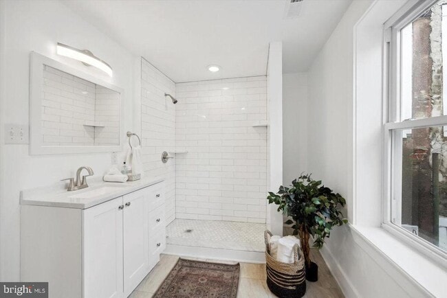 Building Photo - 2827 W Girard Ave Unit 2