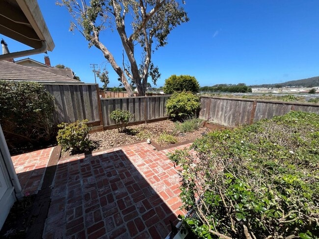 Photo - 2066 Touraine Ln