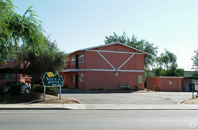 Photo - Villa Pines Apartments