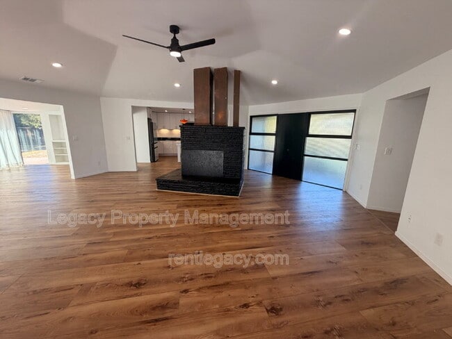 Photo - 1249 Davis Ave