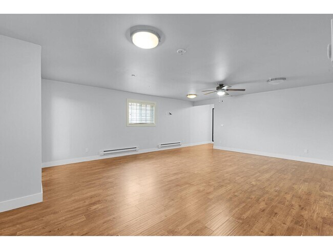 Photo - 18781-18774 74 Ave