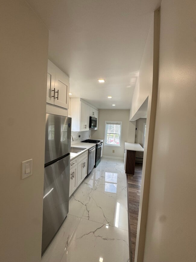 2050 E Saint Georges Ave Unit 2 Front