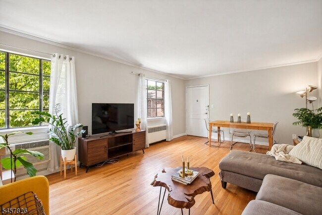 93 Troy Dr Unit D