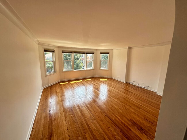 Photo - 5658 N Richmond St Unit 2