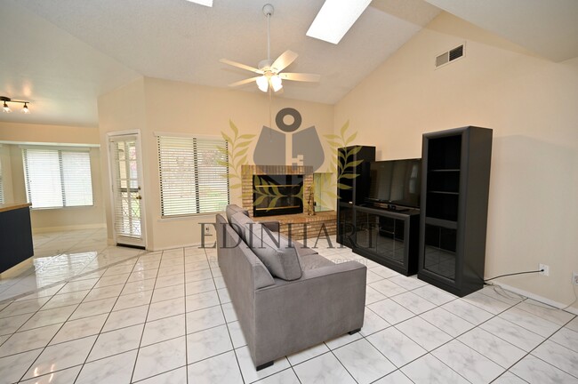 Photo - 6447 N Vagedes Ave