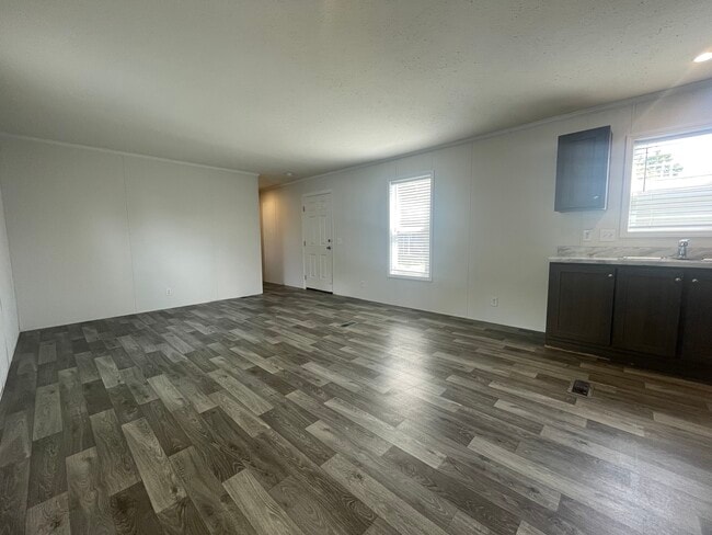 Photo - 15862 Villaire Ave