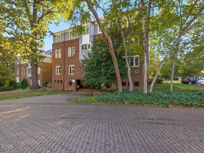 Building Photo - 761 Bishops Park Dr