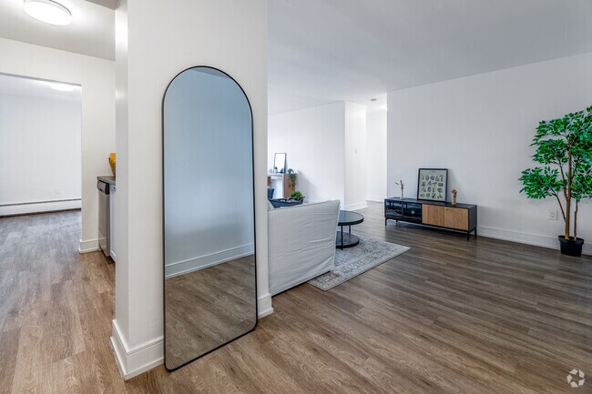 2BR, 1BA - Living Room - 520-560 Mornington Avenue