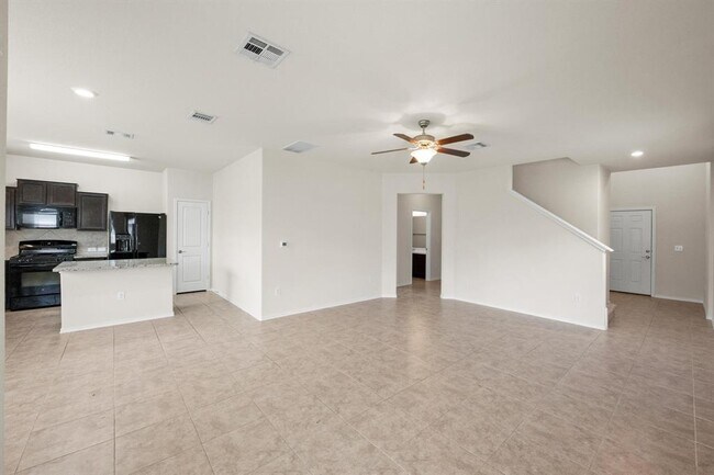 Photo - 5720 Kennedy St