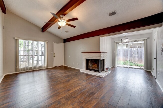 Photo - 2 bed/ 1 bath Located Next to Major Highways!