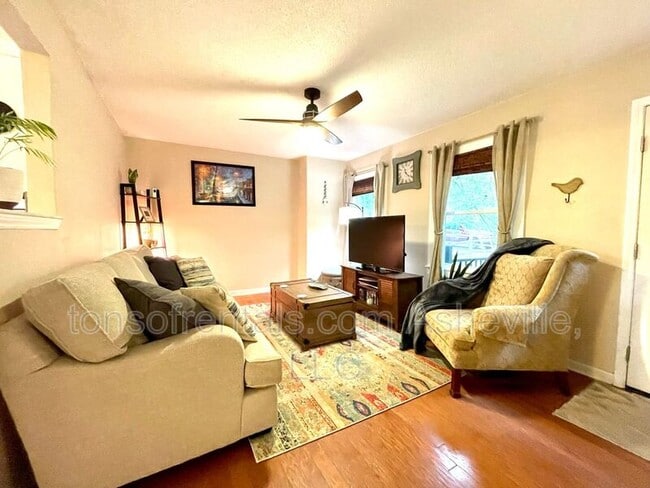 Photo - 147 Birch Ln
