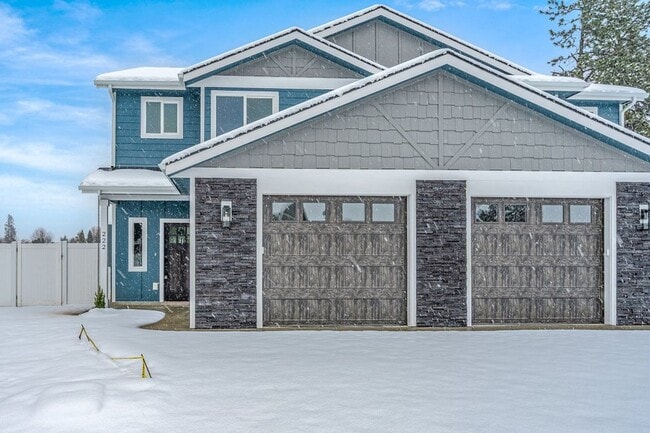 Building Photo - Brand New 3 bed 2.5 townhome