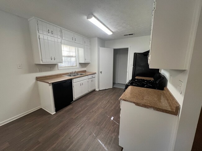 Photo - THE PERFECT 3 BEDROOM 2 BATHROOMS RANCH HOME FOR YOUR FAMILY!