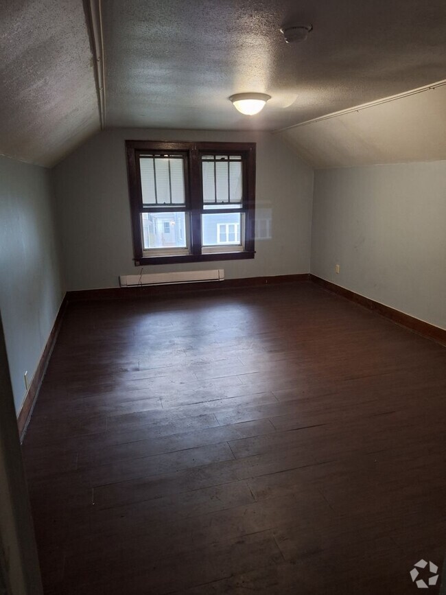 Building Photo - 649 E 13th Street Unit 649 E 13th Street #3 Rental