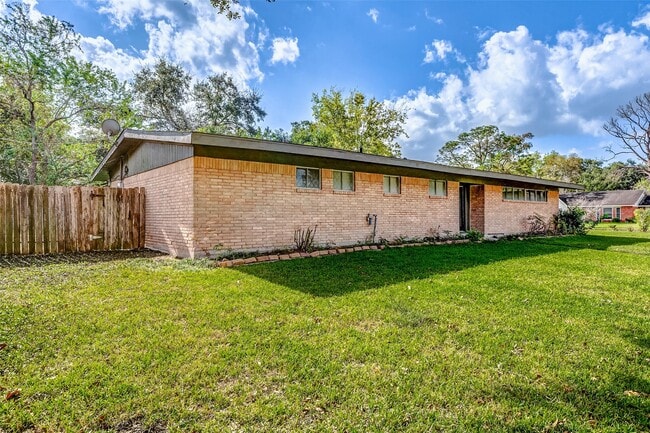 Photo - 5519 Burlinghall Dr