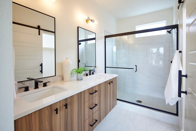 Photo - 140 Sacramento Townhomes