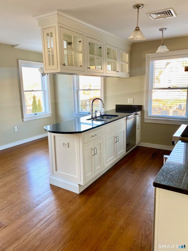 Photo - 8 Broad St Unit 3