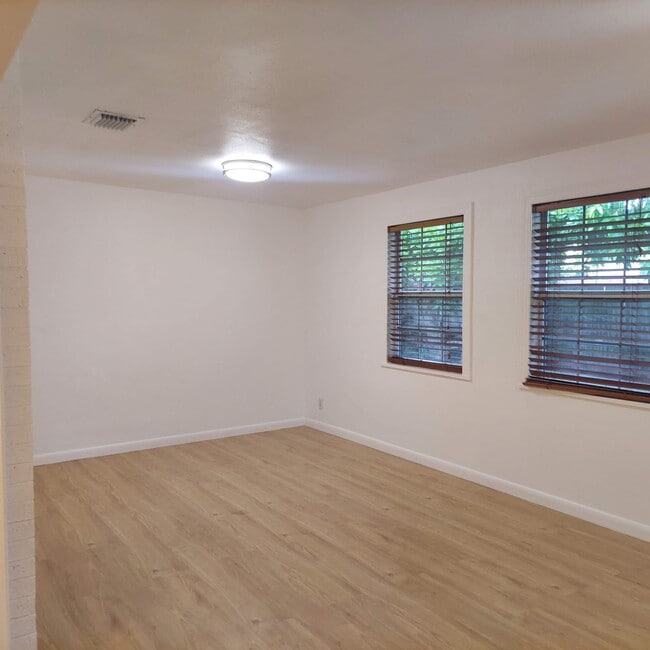 Photo - 927 Northern Dr