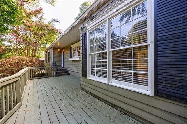 Photo - 2311 Pembrook Pl NE