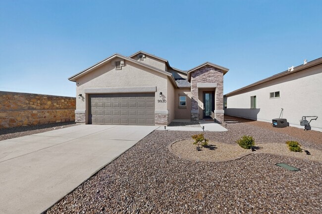 Building Photo - 9930 Isla Pl