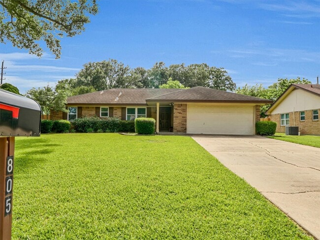 Building Photo - 805 Bluebonnet Ln