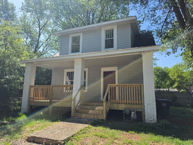 Building Photo - 3 br 1 bath house