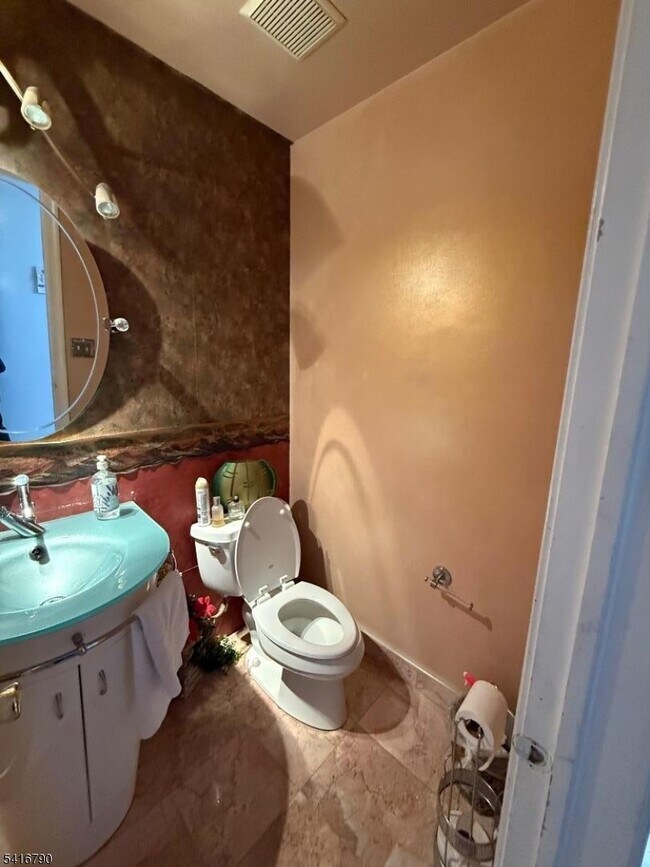 Photo - 195 Matlook Pl