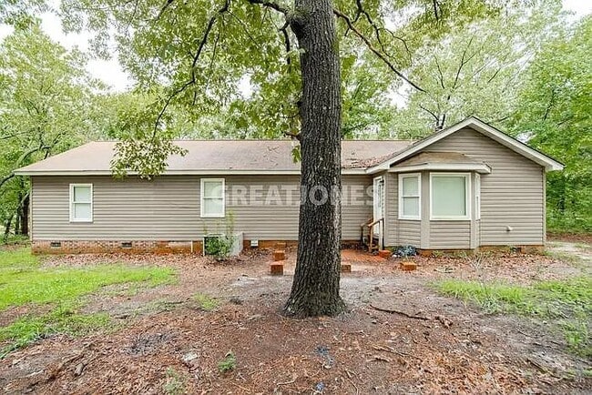 Building Photo - 312 Longleaf Dr