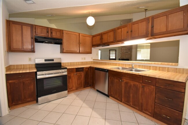 Photo - 15926 Pfeiffer Dr