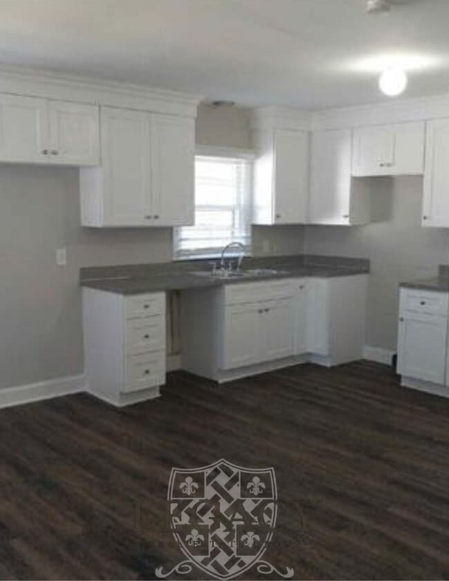 Photo - 210 W Lokey Ave