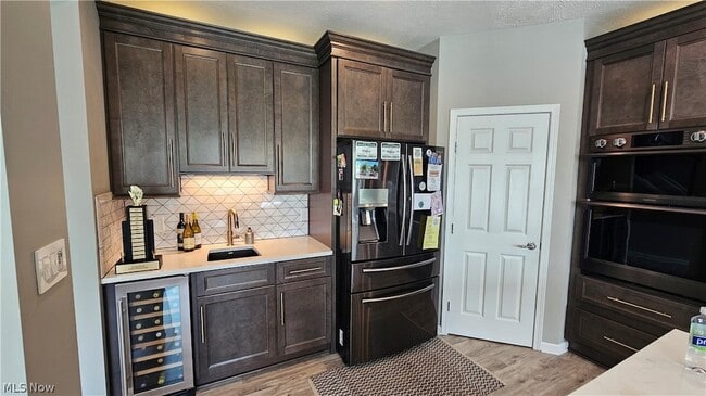 Photo - 9337 Ellis Way