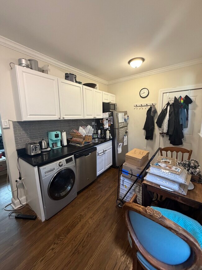 Photo - 648.5 W Roscoe St