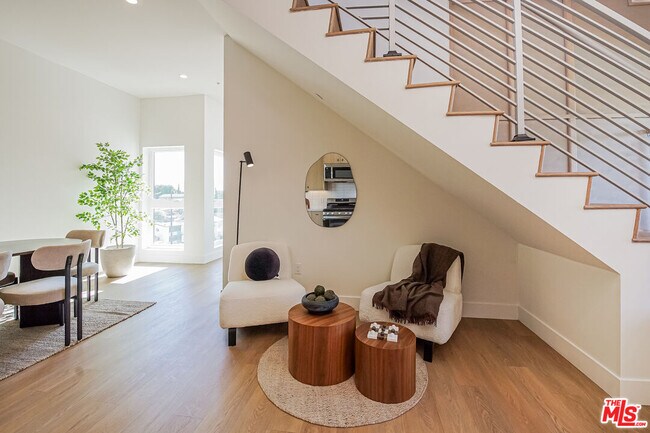 Photo - 611 N Virgil Ave Unit 506