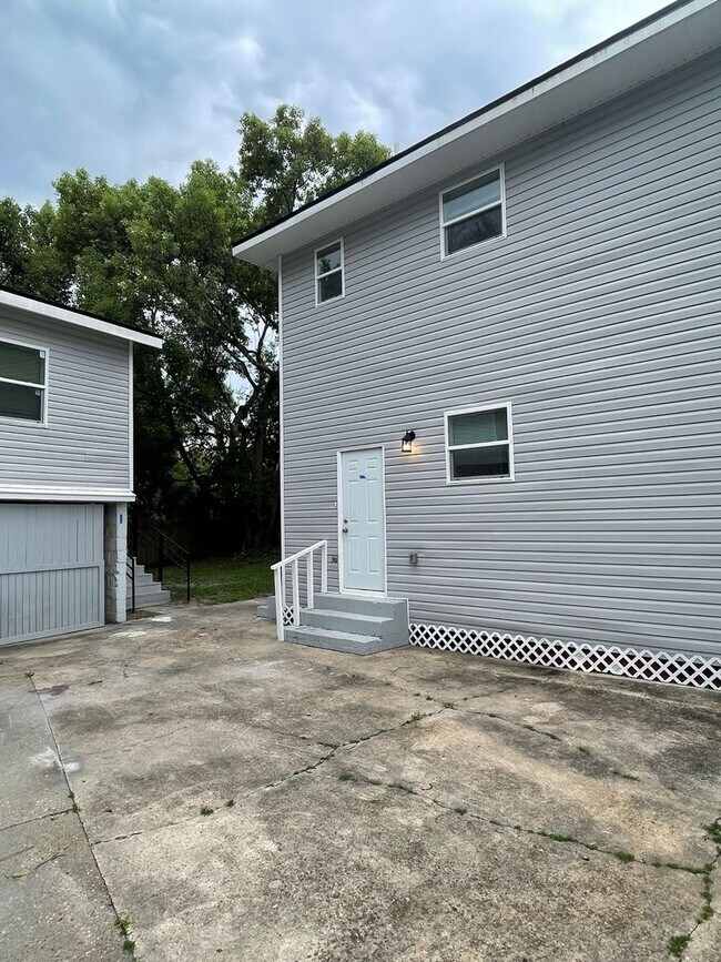 Photo - Duplex with Garage Apartment Unidad 546 W 25th Street