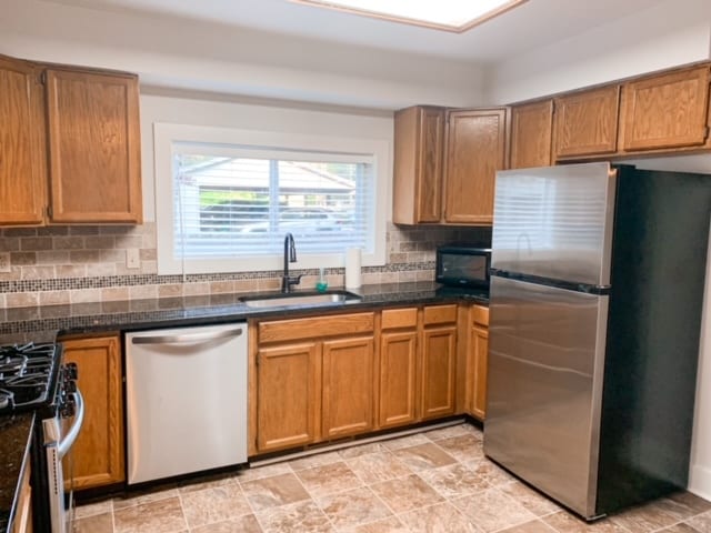 Kitchen - 1601 E Montana Ave