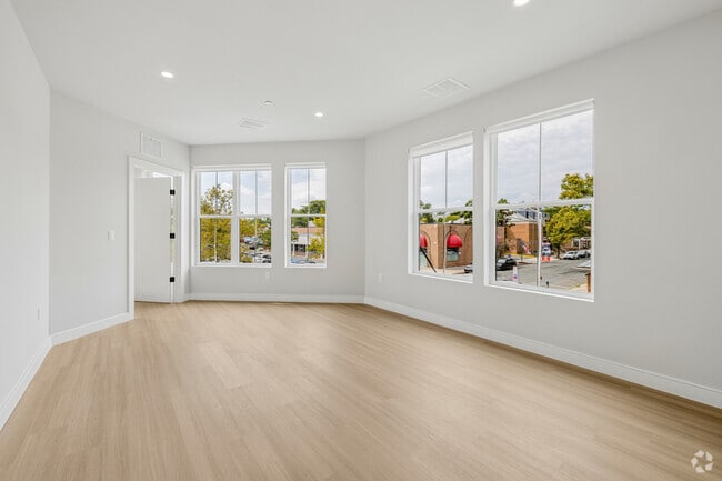 1BR, 1BA - 964SF - Living Room