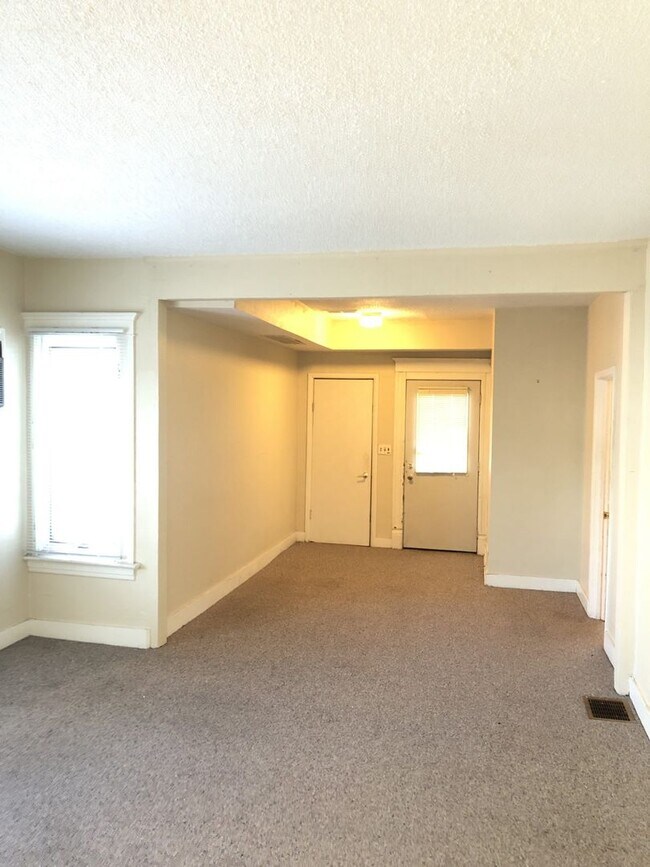 Photo - 619 Bowery St