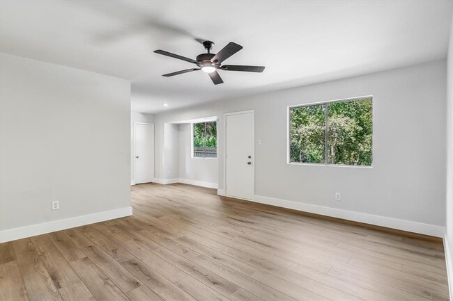 Photo - 736 Wales Way